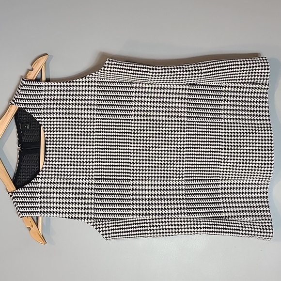 Ann Taylor Sweaters - Ann Taylor Houndstooth Knit Top Medium Soft Stretch Casual Office Fall Academia
